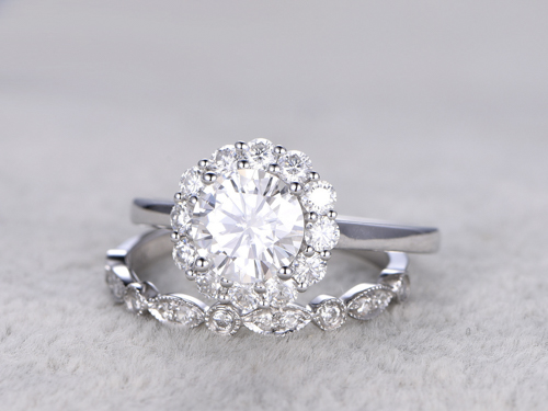 nontraditional-wedding-bands-moissanite
